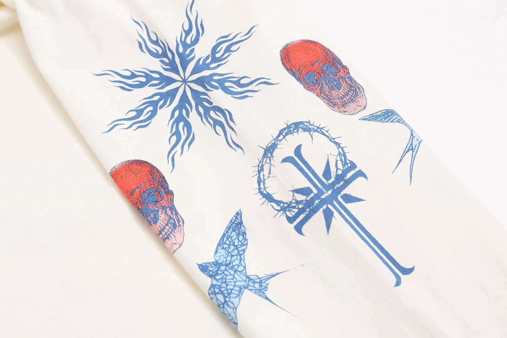 Saint Michael American skull spider print VTG high street distressed loose long-sleeved bottoming T-shirt for men and women Fabric: 260g Style number: SM651 Size: S-M-L-XL Color: White Price: P144